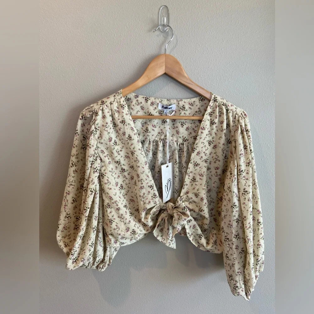 REDBERRY‎ Crop Top Blouse Tie Front Size Large Floral Puffy Sleeves NWT